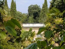 Créé en 1977, le jardin botanique yves rocher s'étend sur 2,5 hectares sur le site de la croix des archers. Le Jardin Des Plantes Tourisme Montpellier