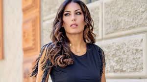 Jun 03, 2021 · riassunto di una bellissima giornata di sole insieme ai quattro monelli moschettieri 😂💜 nathan ,ossy , pippo e matte. La Casa Di Lusso Di Elisabetta Gregoraci Ci Sono Affreschi Scalinate E Statue Dorate