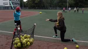 Sports city tycoon is a simulation game that mixes sports management with money investment to gain profit and become a rich capitalist. Mikado Zirkeltraining Softball Ndr De Nachrichten Ndr Info Sendungen Mikado Das Kinderradio