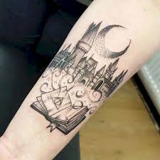 Gorgeous 47 Awesome Book Tattoo Designs Ideas For Bookworms Https Bellestilo Com 2509 47 Awesome Book Tattoo Des Hogwarts Tattoo Harry Potter Tattoos Tattoos