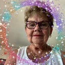 Goodbye, boring soup bowls, hello vintage soup pot! Found this stunning  antique at a yard sale and it's the perfect size for a Corn Chowder party!  Let's get this soup-er party started!