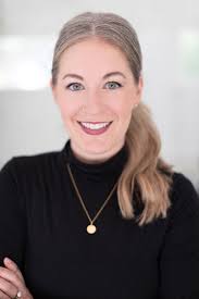 Kelley Bowen's Instagram, Twitter & Facebook