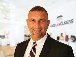 Ron Henkel's Instagram, Twitter & Facebook