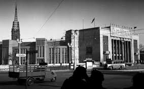 Pin Von Patrick Verhoeven Auf Eerste Fase Stalinallee Socialistisch Realisme 1951 60 Garten Berlin Haus Berlin Bilder