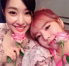 Jarang Terekspos, 9 Potret Manis Kedekatan Tiffany dan Sunny SNSD