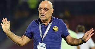 Beberapa hari sebelum bermulanya liga super malaysia tempoh hari, bekas jurulatih pasukan bola sepak johor darul takzim jdt mario gomez meletak jawatan sebagai jurulatih. Nelo Vingada Letak Jawatan Ketua Jurulatih Bola Sepak Malaysia Asraff Ruslan