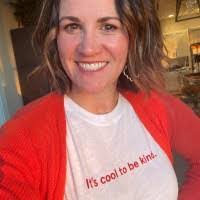 Kelly Seaton's Instagram, Twitter & Facebook