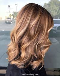 If you have warm brown hair, opt for a golden blonde and gingery auburn. Fantastic Reddish Blond Coiffure Auburn Hairstyles Balayage Hair Hair Styles Underlights Hair