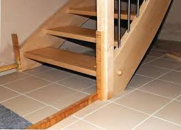 Kann man eine holztreppe fliesen? Treppen Wann Sind Knarrgerausche Ein Mangel