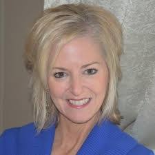 Kelly Dey's Instagram, Twitter & Facebook