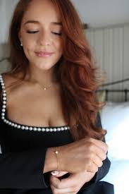 Isabelle Collier's Instagram, Twitter & Facebook