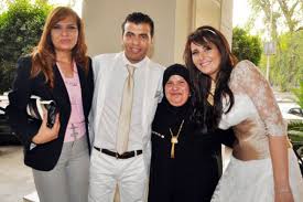 يشار إلى أن عماد متعب، نجم الاهلى السابق، نفى ما تم تداوله بشأن تنمر زوجته يارا نعوم، وعنصريتها منذ فترة تجاه إحدى العاملات بأحد فنادق الغردقة، وتابع: ØªØ±Ù‡Ù„Ø§ØªÙƒ Ø¨ØªØ¶Ø§ÙŠÙ‚Ù†ÙŠ Ø£Ø²Ù…Ø© Ø§Ù„Ø¨ÙŠÙƒÙŠÙ†ÙŠ ÙˆØ§Ù„Ø¨ÙˆØ±ÙƒÙŠÙ†ÙŠ Ù…Ø§ Ø¨ÙŠÙ† Ø²ÙˆØ¬Ø© Ø¹Ù…Ø§Ø¯ Ù…ØªØ¹Ø¨ ÙˆØ²ÙˆØ¬Ø© Ø£Ø­Ù…Ø¯ ÙØªØ­ÙŠ Ø§Ù„Ù‚ØµØ© Ø§Ù„ÙƒØ§Ù…Ù„Ø© Ø¨Ø§Ù„ØµÙˆØ±