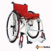 Gold Medikal Adli Kullanicinin Aktif Manuel Sandalye Jump Spor Panosundaki Pin Sandalye Spor