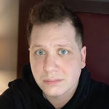 Marvel ha revelado más información sobre la nueva encarnación de Venom que  llega al Universo Marvel, ya que "Golden Venom" hace su debut oficial en  una tentadora portada para el número final