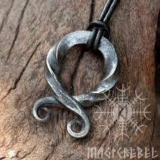 Dies Ist Eine Echte Geschmiedetem Eisen Verdreht Handgemachte Viking Stil Anhanger Der Anhanger Ist Ein Altes Wikin Iron Jewelry Viking Pendant Viking Symbols