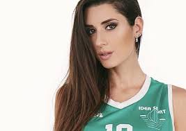 Valentina vignali ha numerosi tatuaggi, tra cui una q con un cuore sul polso sinistro, una civetta e una farfalla, oltre alla scritta ball don't lie ed al famoso simbolo di michael jordan, omaggi alla sua passione per il basket. Adesso E Ufficiale Ci Sara Valentina Vignali Nella Squadra Della Prossima Stagione U S D Athena Basket Roma Playbasket It