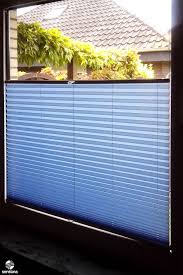 Sensuna Sonnenschutz Plissee Am Fenster Des Arbeitszimmers Bildschirmarbeitsplatzgeeignet Ein Kundenfoto Sensuna Sun Protecting P Plissee Blau Fenster