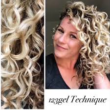 Video 123gel Technique The Queen Liz Honestlizhere Came Up With A New Techniqu Curly Hair Styles Curly Hair Routine Queen Liz