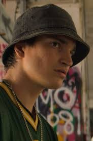 Pierre-Yves (adolescent) in Les 7 vies de Léa