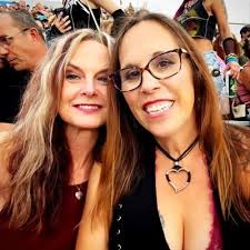 Lois Strickland (@latwins69)