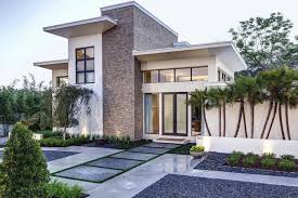 Modern Front Yard Landscaping Planted With Ornamental Plants And Flowers Also Some Smal Modern Landscape Design Front Yard Modern Landscaping Front Yard Design
