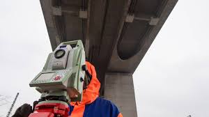 Bauarbeiter sollten die alte brücke verstärken, haben aber das gegenteil getan. Marode Salzbachtalbrucke Sorgt Wieder Fur Geduldsprobe