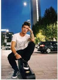 Bella thorne engaged to italian singer benjamin mascolo after 2 years of dating: Benjamin Mascolo Net Worth Net Worth List