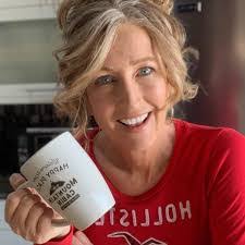 Donna Lessard's Instagram, Twitter & Facebook