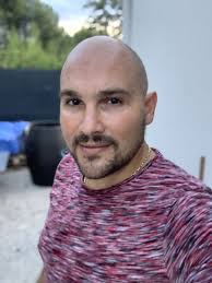 Hugo SPINELLI, 46 ans (MARSEILLE, AIX EN PROVENCE)