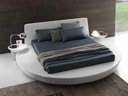 Vi alzate la mattina dopo un sonno comodissimo e ristoratore, saltate giù dal letto e avete già lì i cassetti con l'outfit della giornata. Round Storage Bed Zero Size By Presotto Industrie Mobili Design Pierangelo Sciuto Modern Bedroom Furniture Round Beds Contemporary Bedroom Furniture