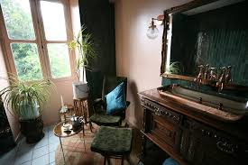 5 2020, updated 2:29 p.m. The Potagerie Suite In Tonight S Episode Was Made Possible With The Help Of Proco Who Printed The Wallpaper And The Beautiful Copper Bath Is Hurlingham The Bath Company From Victorian Bathrooms