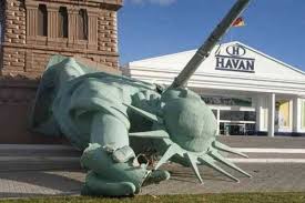 A estátua da liberdade da havan, em botucatu, deverá seguir o padrão das outras lojas, com 35 a havan tem como símbolo a casa branca. Bdz5q6hdprcaim