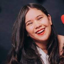 Robyn Drew's Instagram, Twitter & Facebook