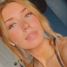 Heather Britten's Instagram, Twitter & Facebook