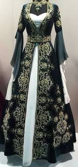 Black And Gold Medieval Dress Medievaldress Historical Dresses Medieval Dress Pretty Dresses