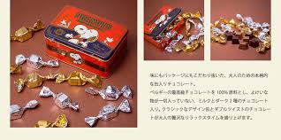 味にもパッケージにもこだわり抜いた 大人のための本格的な缶入りチョコレート ベルギーの最高級チョコレートを100 原料とし よけいな物が一切入っていない ミルクとダーク2種のチョコレート入り クラシックなデザイン缶とダブル ツイストのチョコレートが大人の贅沢