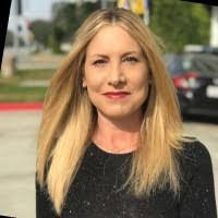 Kelly Gans's Instagram, Twitter & Facebook