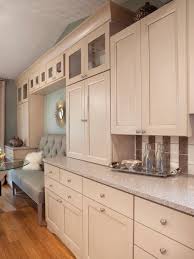 This Creamy Color Is Great I D Envision Darker Drawer Pulls To Coordinate With The New Flooring Creme Kitchen Cabinets Maple Kitchen Cabinets Creme Kitchens