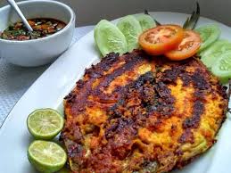 Tata ikan diatas piring saji dan hidangkan saus ini dengan disiram diatas ikan secara merata. Delapan Jenis Ikan Sedap Untuk Sajian Bakar