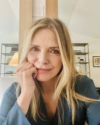 · she sticks to clean . Clean Beauty Queen Michelle Pfeiffer 63 Spills 7 Beauty Secrets