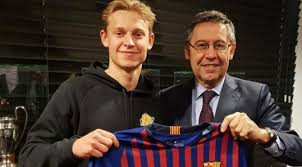 Check spelling or type a new query. Barcelone Un Defenseur Place Sur La Liste Des Transferts
