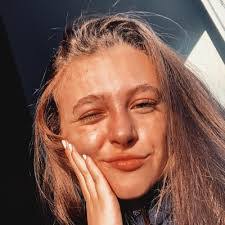 Anna Pucci's Instagram, Twitter & Facebook