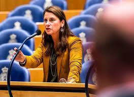 Het is de enige profvoetbalclub uit de provincie drenthe. Waarom Mag De Knvb Een Sponsor Verbieden D66 Kamerlid Stelt Minister Vragen Over Verboden Sponsordeal Fc Emmen En Easytoys Drenthe Ad Nl
