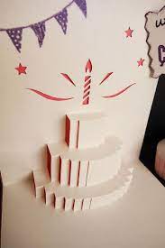 Une carte pop up gâteau d'anniversaire . Carte Pop Up 3d Kirigami Gateau D Anniversaire Le Blog De Lilie Diy Carte Anniversaire Idee Carte Anniversaire Carte Anniversaire Enfant