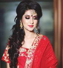 20 Gorgeous Bridal Hairstyles To Give You A Glam Look At Your Reception Bridal Hairstyle For Reception Indian Hairstyles Indian Bride Hairstyle