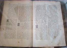 I ntunerec zcea deasupra preste cel fr de fund, i duhul lui dumnezu s purta deasupra apei. Bible Translations Into Romanian Wikipedia