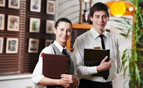 Hotesse D Accueil En Restauration Etudes Diplomes Salaire Emploi Formation Role Competences