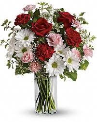 Whether it is a get well flower gift basket, wedding flowers, mother's day flowers, seasonal centerpiece for the holidays, sympathy arrangements for the service or the home, or something that says i love you, beaumont unique flowers is the leading flower shop in beaumont, ca. A Kiss In The Park In Beaumont Ca Oak Valley Florist