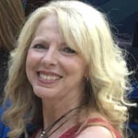 How to Fix Blonde Hair that Turned Green