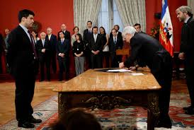 Pronunciation of julio isamit with and more for julio isamit. Julio Isamit El Dirigente Pinguino Que Convoco Pinera A La Moneda Tras Crisis Social Nacional Biobiochile